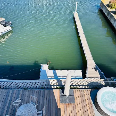Marina 120m²/8 Pers/ Terrasse 100m²/ Appontement Holiday home